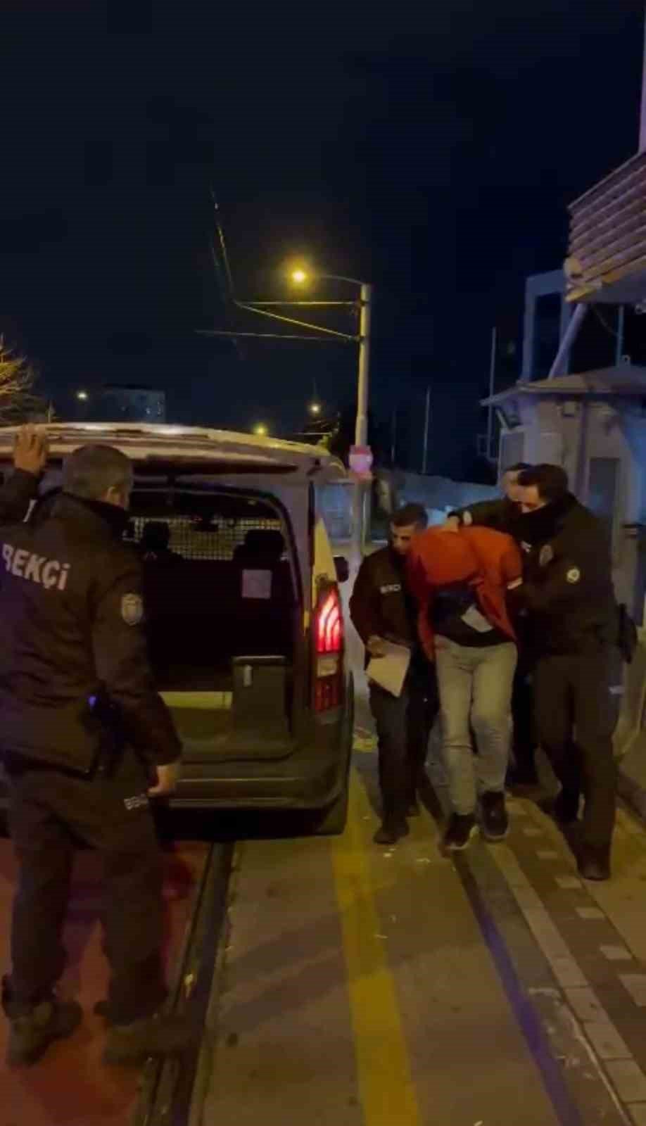 Uyuşturucuyla Yakalanan Şahıs Ekiplere "Yakmayın Beni" Diye Yalvardı