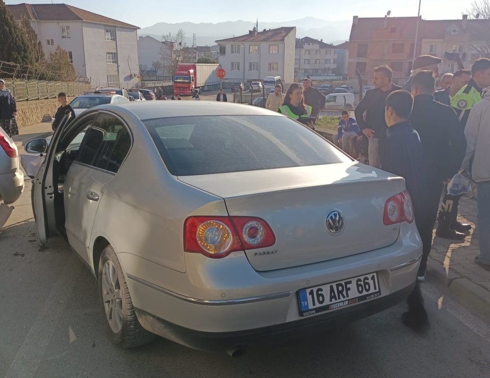 Otomobiller Kafa Kafaya Çarpıştı