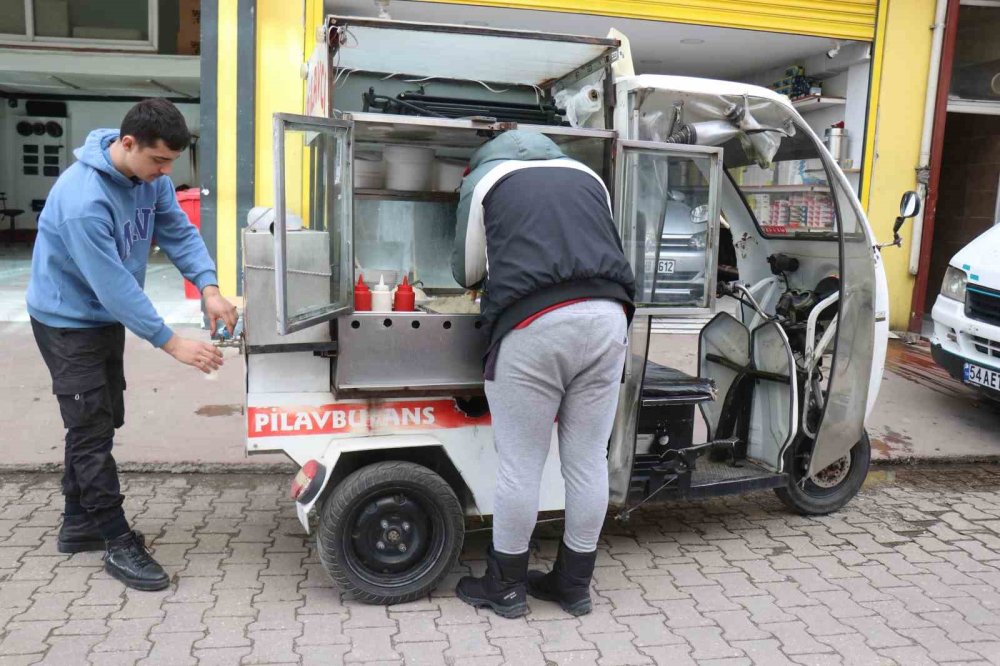Ustalığı Bıraktı Pilavcılığa Başladı