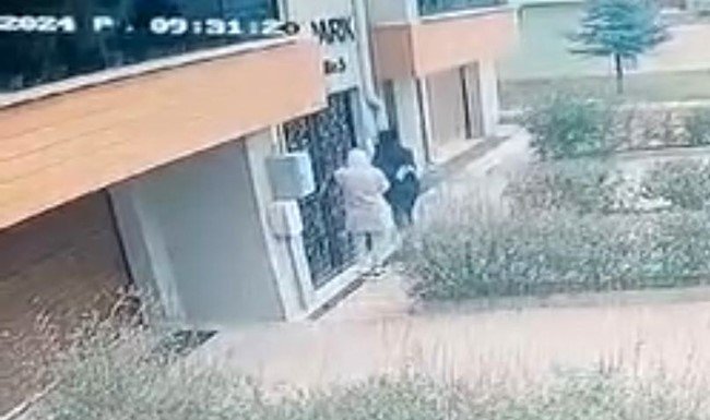 Apartmana Giremeyen Hırsızlık Şüphelileri Kamerada