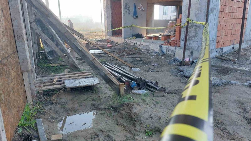 Elektrik Akımına Kapılan İnşaat İşçisi 3’üncü Kattan Düştü