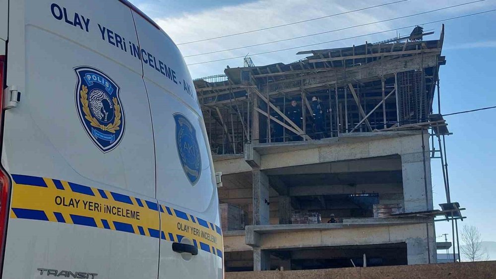 Elektrik Akımına Kapılan İnşaat İşçisi 3’üncü Kattan Düştü