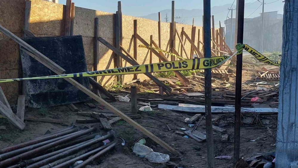 Elektrik Akımına Kapılan İnşaat İşçisi 3’üncü Kattan Düştü