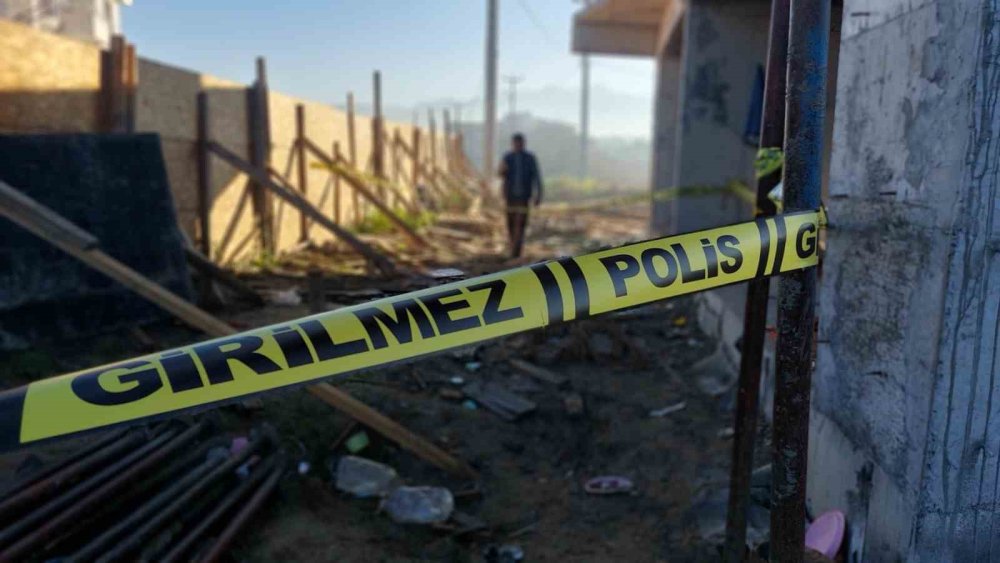 Elektrik Akımına Kapılan İnşaat İşçisi 3’üncü Kattan Düştü