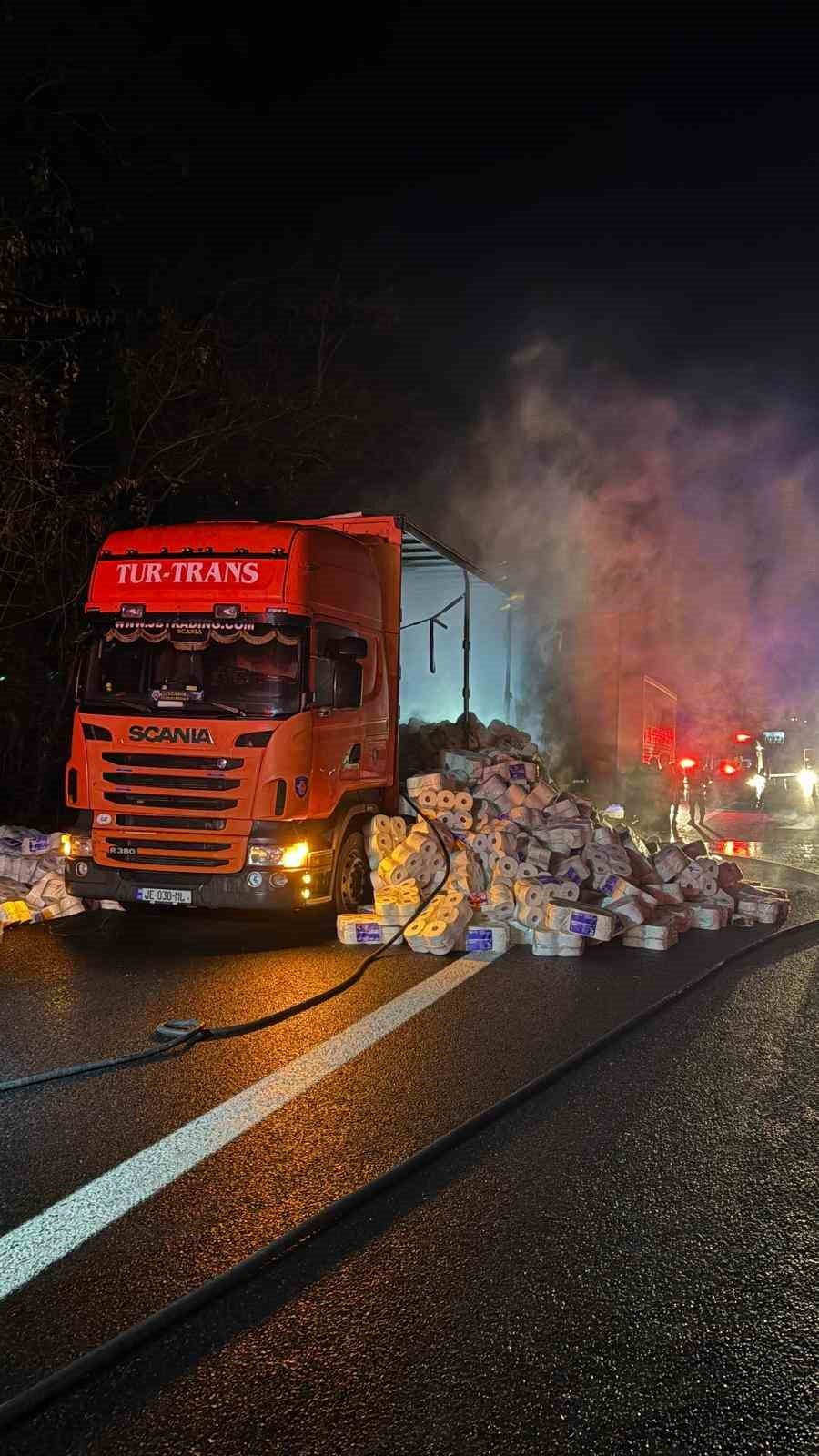 Otoyolda Tırın Dorsesi Alevlere Teslim Oldu