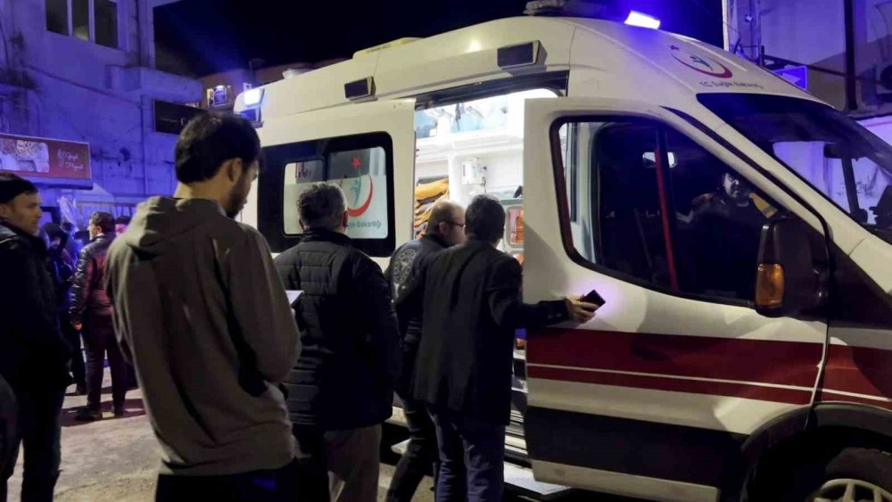 Kontrolden Çıkan Otomobil, Park Halindeki 4 Araca Çarptı: 1 Yaralı