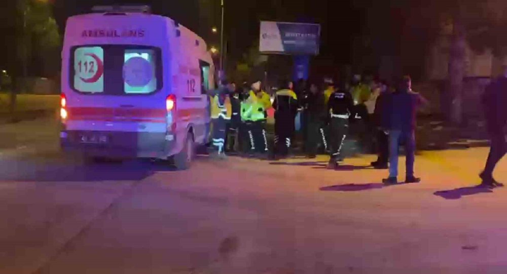 "Dur" İhtarına Uymayan Sürücü Polise Çarptı