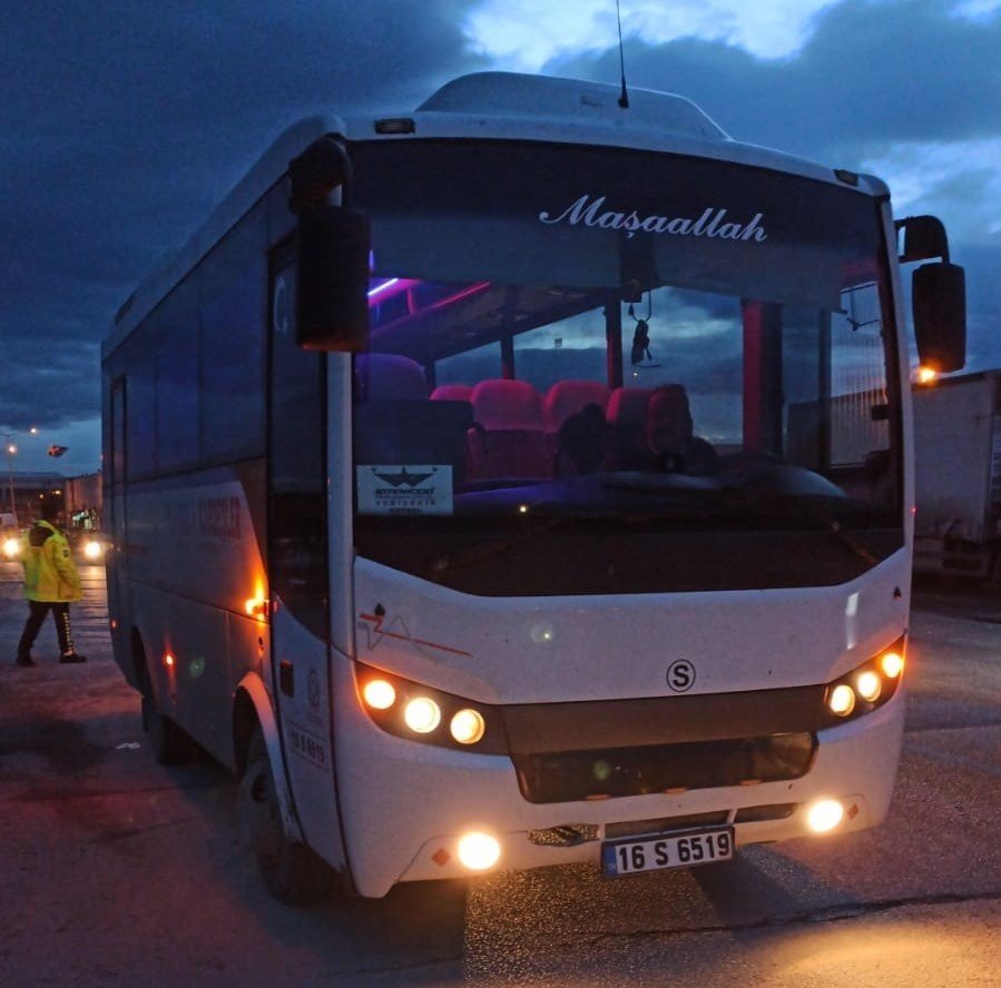 Minibüsün Çarptığı Adam Yaralandı