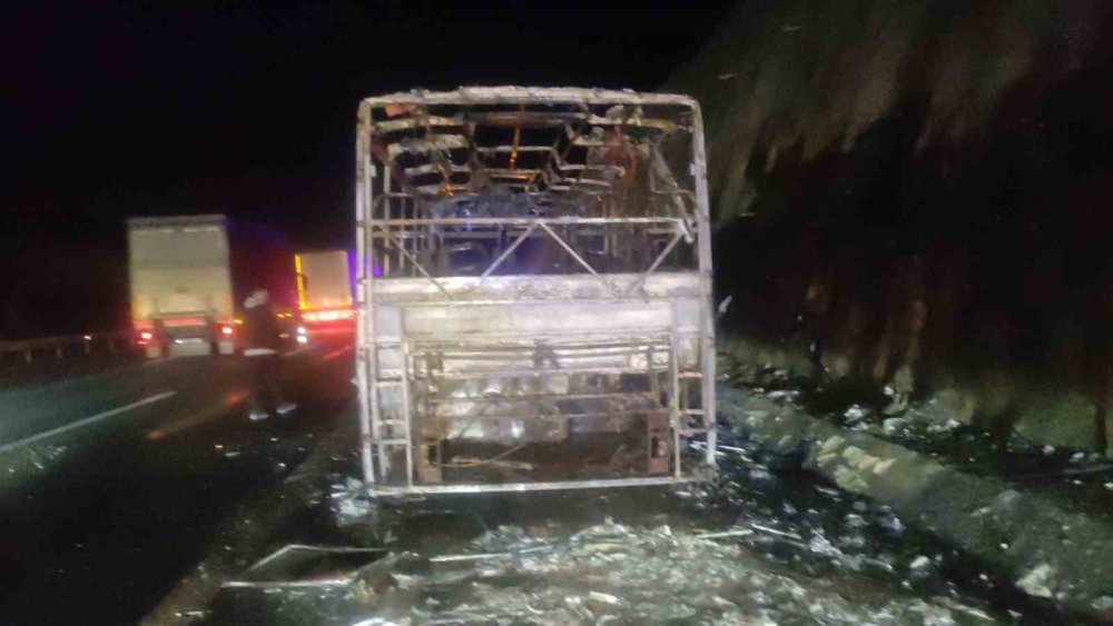 Turist Kafilesini Taşıyan Otobüs Alev Topuna Döndü