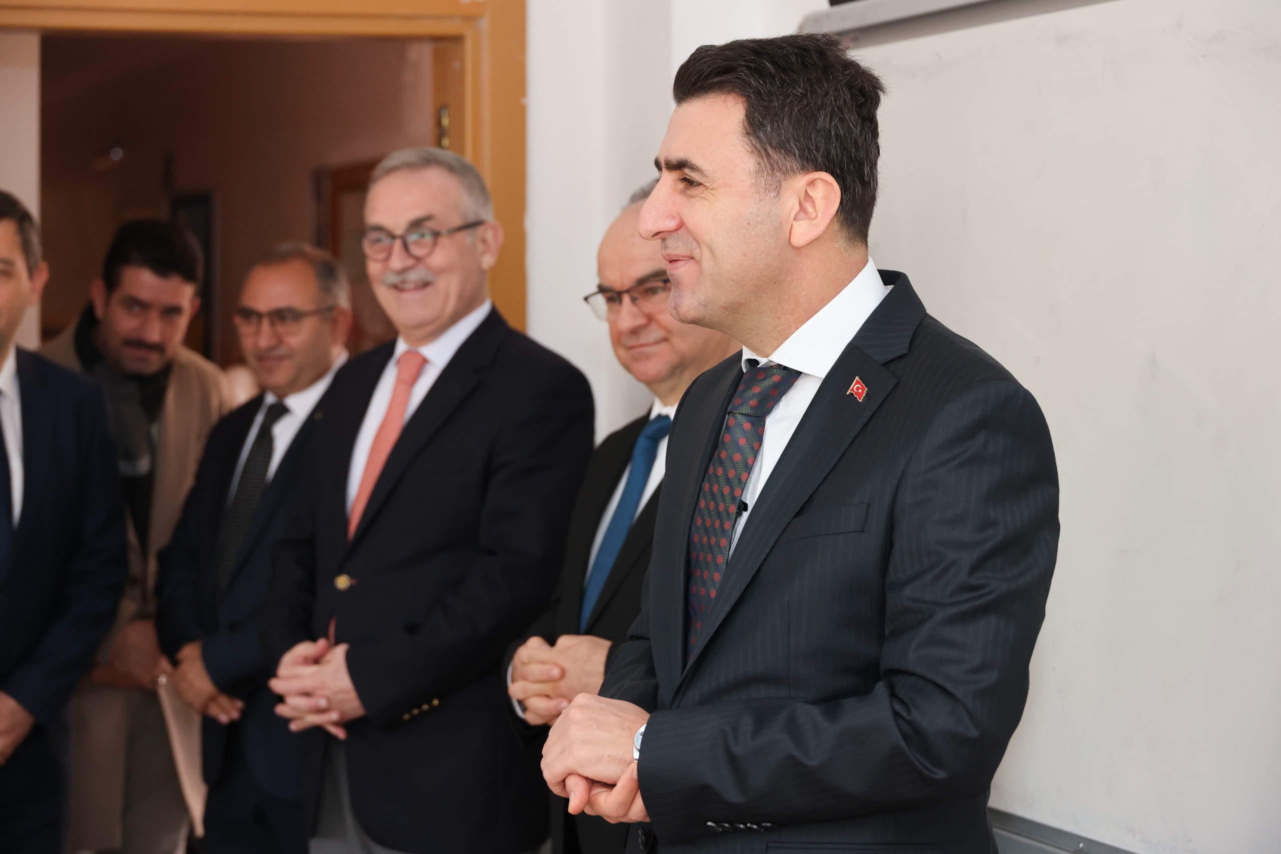vali-aygol-kitap-okuma-etkinligine-katildi1.jpg