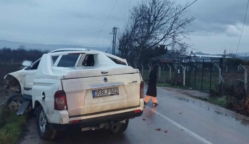 Kontrolden Çıkan Araç Enerji Nakil Hattı Direğine Çarptı