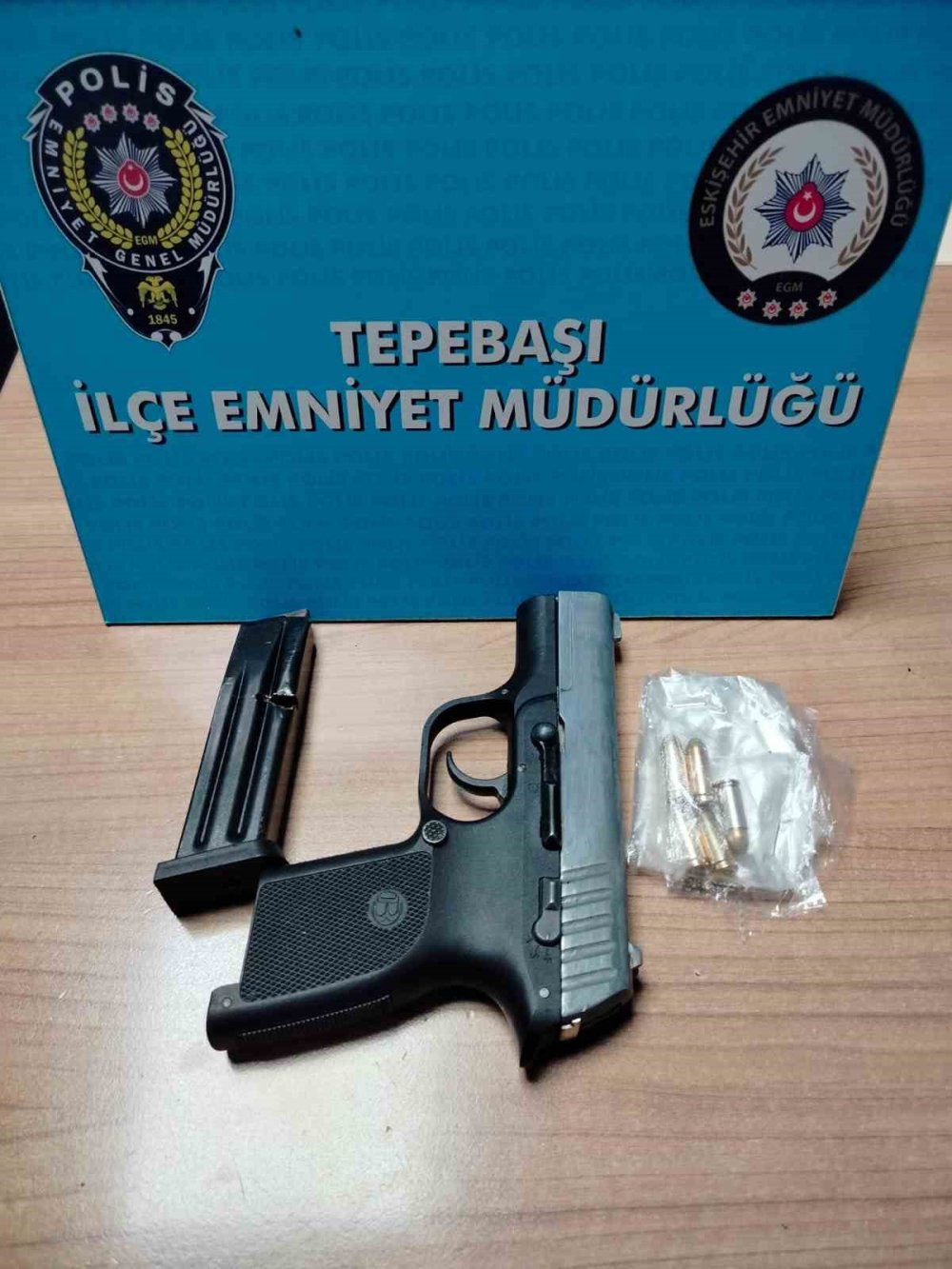 Uyuşturucu Madde Ve Silah Ele Geçirildi