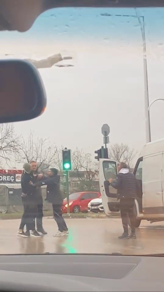 Trafikte Sürücülerin Kavgası Kameraya Yansıdı