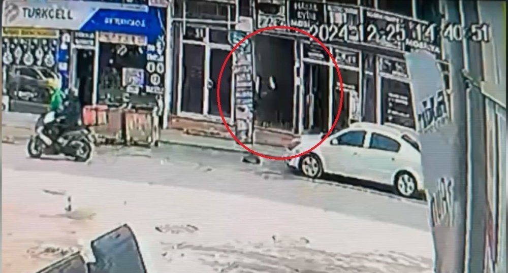 Kendisini Polis Olarak Tanıtarak 1 Milyon Lira Dolandırdı