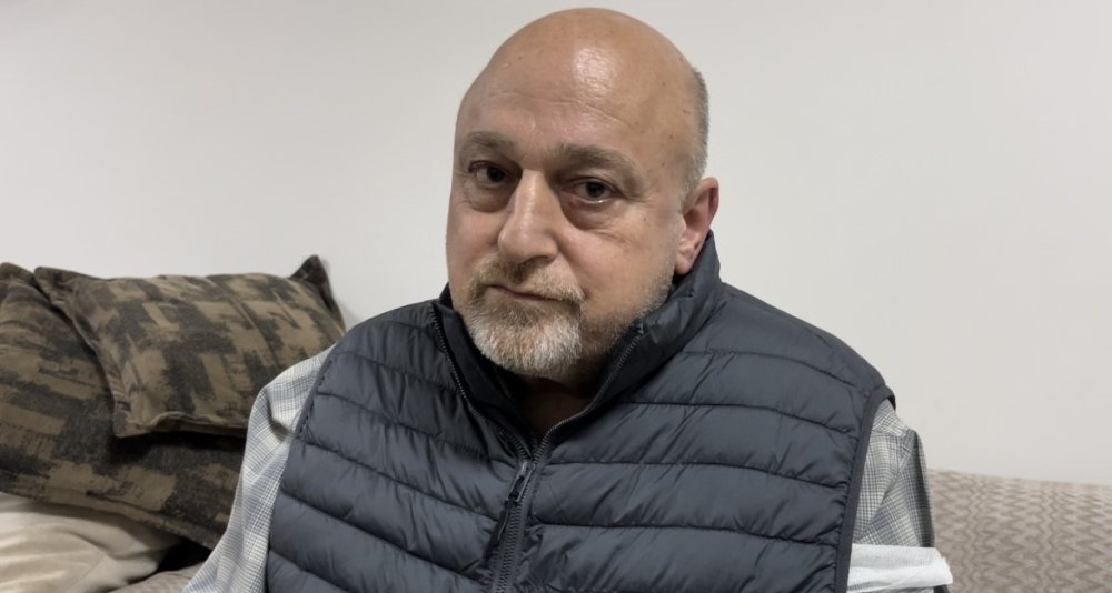 Diş Hekimini Bıçakladı, Çocuklarını Bırakıp Kaçtı