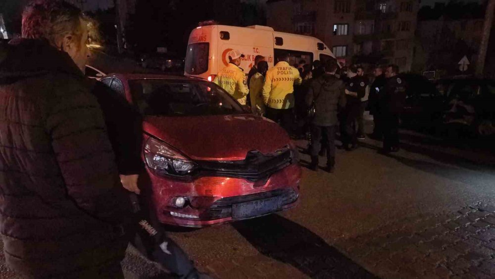 İki Otomobil Çarpıştı: 1 Yaralı