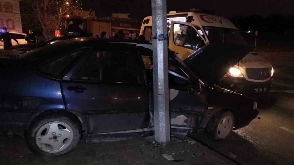 İki Otomobil Çarpıştı: 1 Yaralı