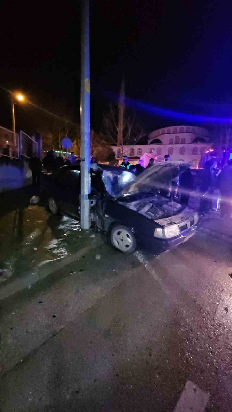 İki Otomobil Çarpıştı: 1 Yaralı