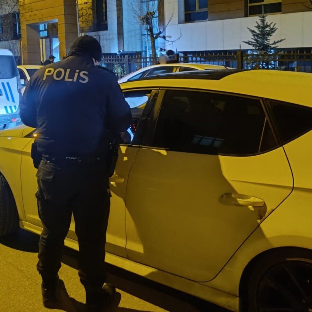 Denetimde Yüzlerce Kişi Ve Araç Kontrol Edildi