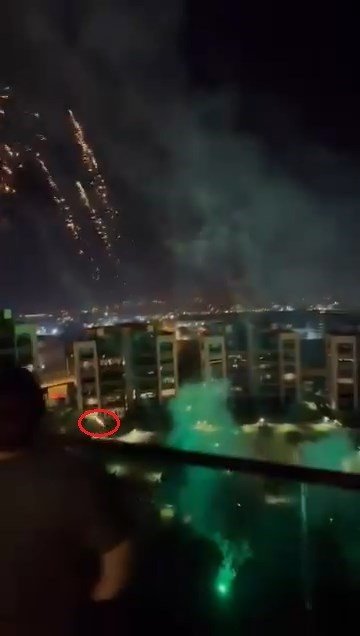 Havai Fişekler, Evi Alev Topuna Çevirdi