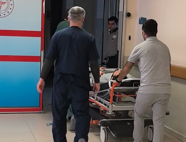 Husumetli Olduğu Şahsı Bıçakla  Yaraladı