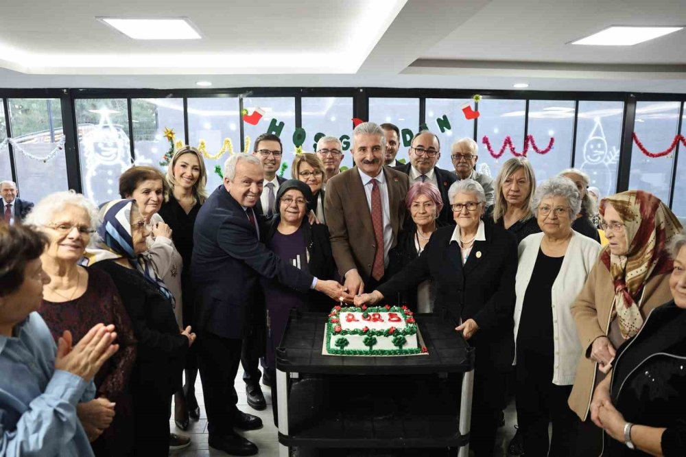Huzurevi Sakinlerinden Yeni Yıla Keyifli Karşılama