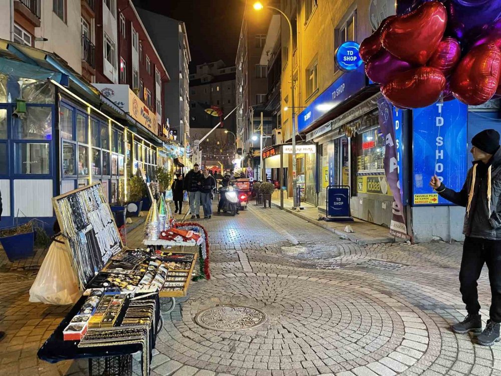 Seyyar Satıcılardan Yılbaşı Mesaisi