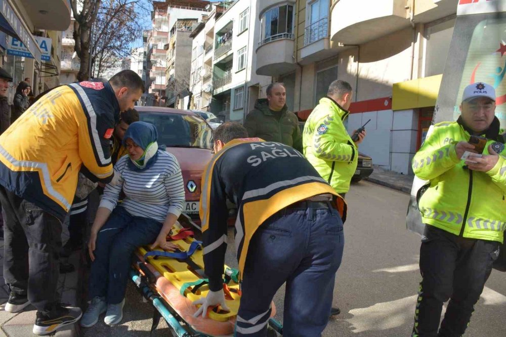 Otomobilin Çarptığı Yaya Yaralandı