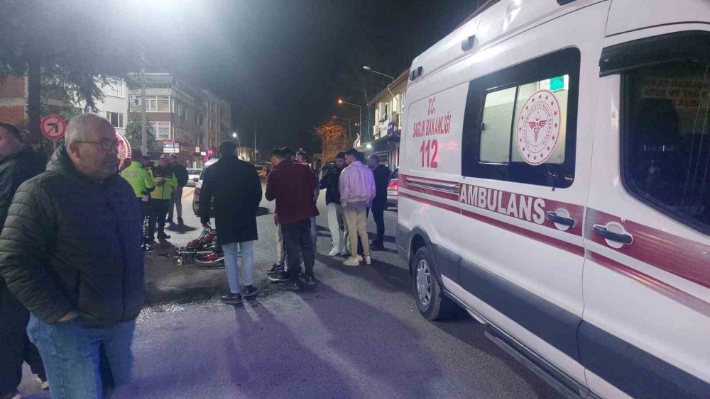 Pikap İle Çarpışan Plakasız Motosikletin Sürücüsü Yaralandı