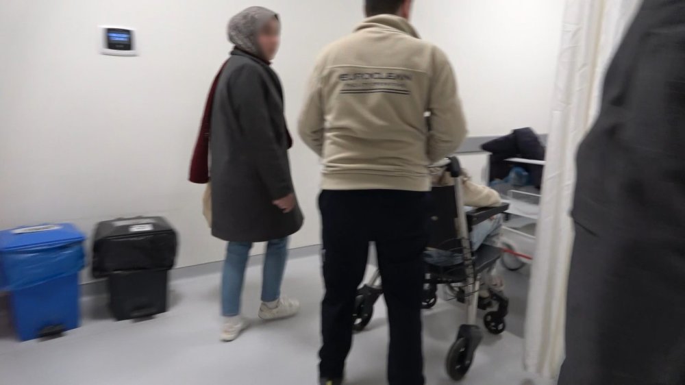 Sahipsiz Köpeklerin Saldırısına Uğrayan Anne İle Kızı Yaralandı