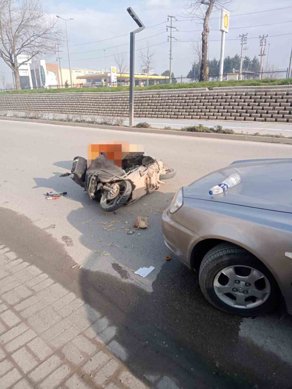 Motosiklet İle Otomobil Kafa Kafaya Çarpıştı