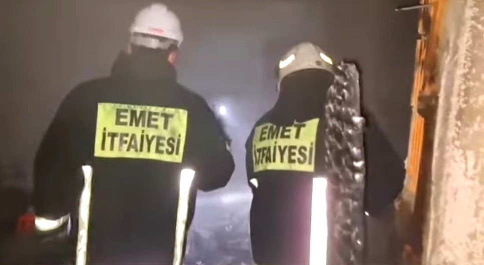 3 Katlı Binada Çıkan Yangın Korkuttu