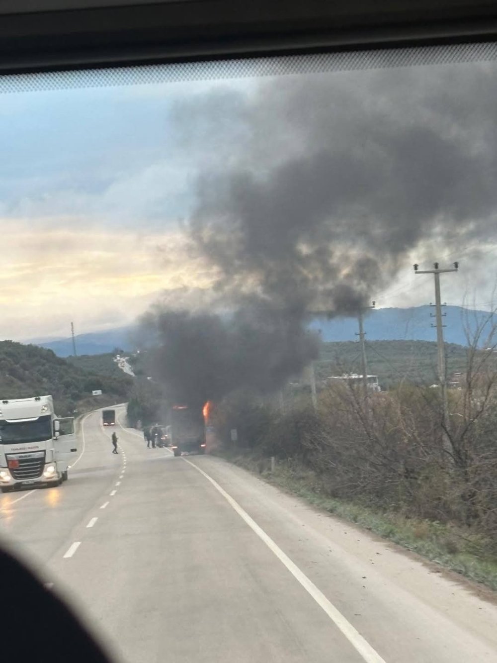 Çıkan Yangını Mahalle Muhtarı Söndürdü