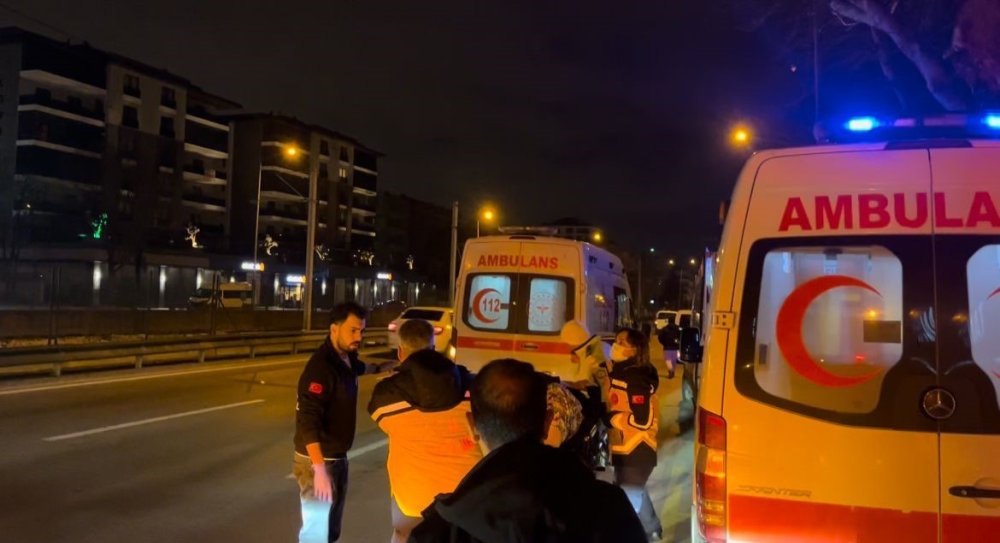 Kontrolden Çıkan Otomobil Korkuluklarda Asılı Kaldı!