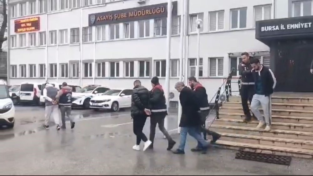 Yaşlı Kadını ‘Polis’ Diyerek Kandırıp 1 Milyon 500 Bin Lira Dolandırdı