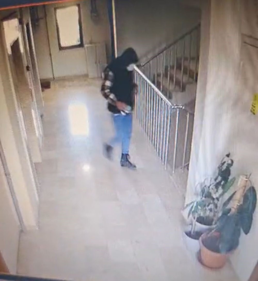 Yaşlı Kadını ‘Polis’ Diyerek Kandırıp 1 Milyon 500 Bin Lira Dolandırdı