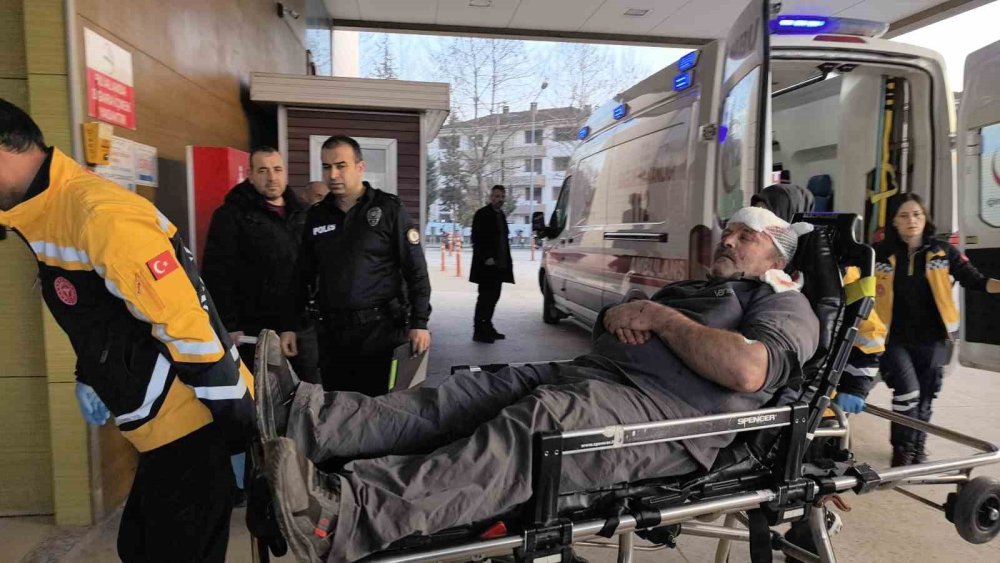 Kerestelerin Üzerinden Düşen İşçi Yaralandı