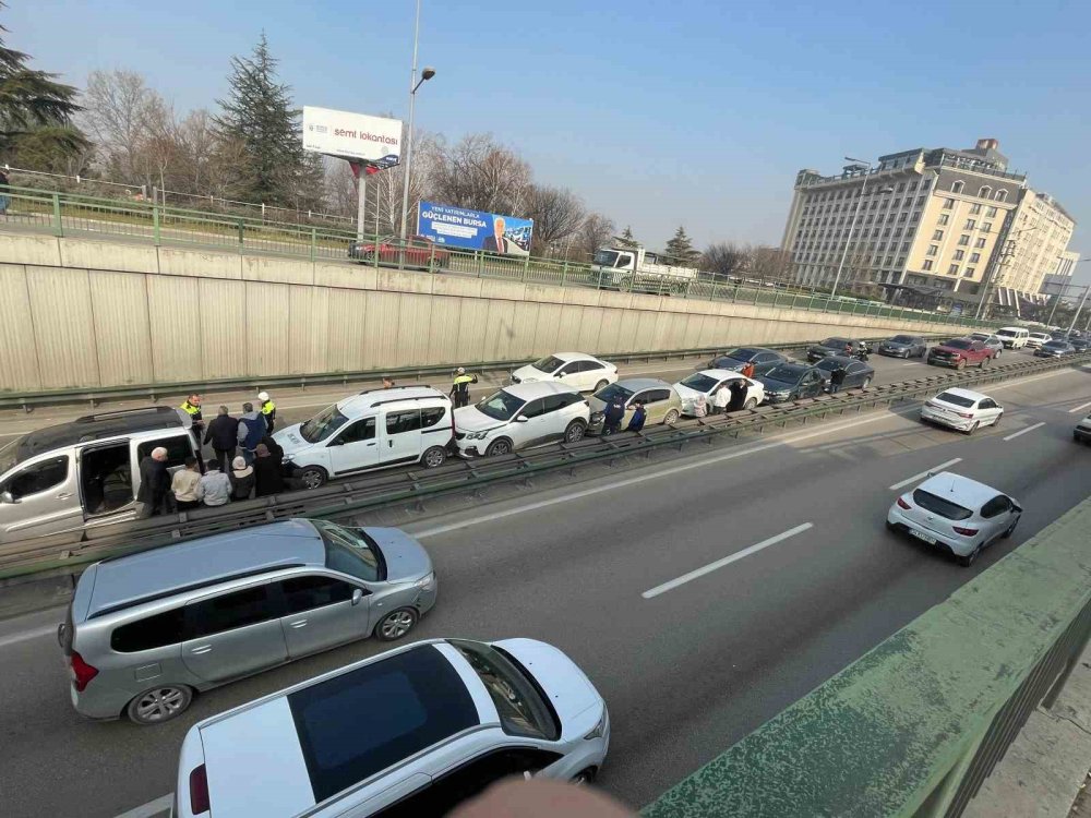 7 Araç Bir Birine Girdi