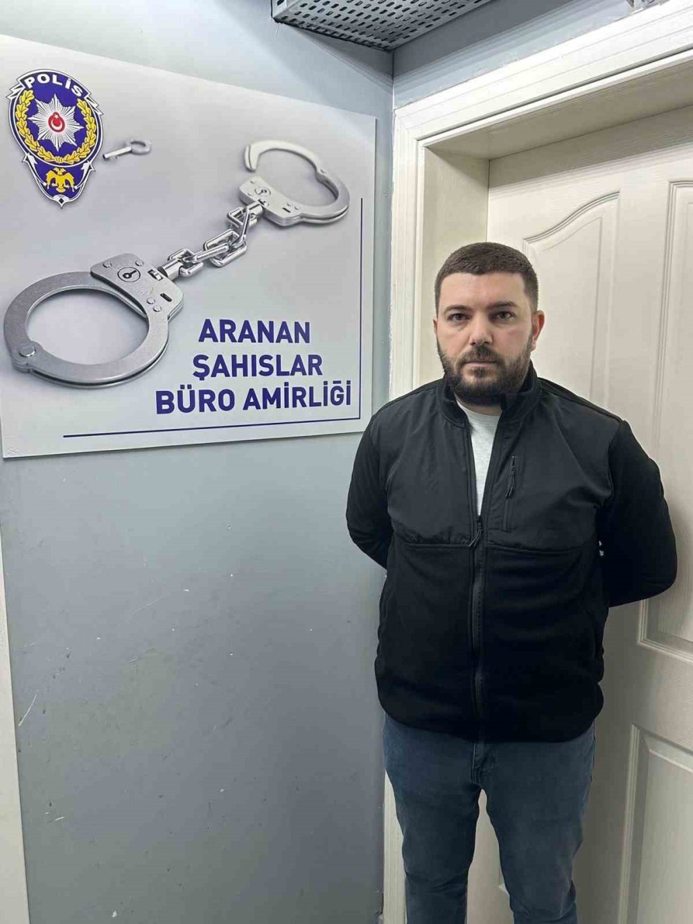 Firari Hükümlülere Operasyon: Kapılar Koçbaşıyla Kırıldı, Şüpheliler Adreslerinde Yakalandı