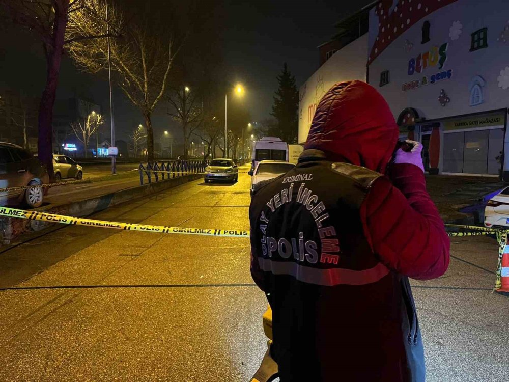 Kasklı Motosikletli, 3 Kişiye 11 El Ateş Açarak Kayıplara Karıştı: 2’si Ağır, 3 Yaralı