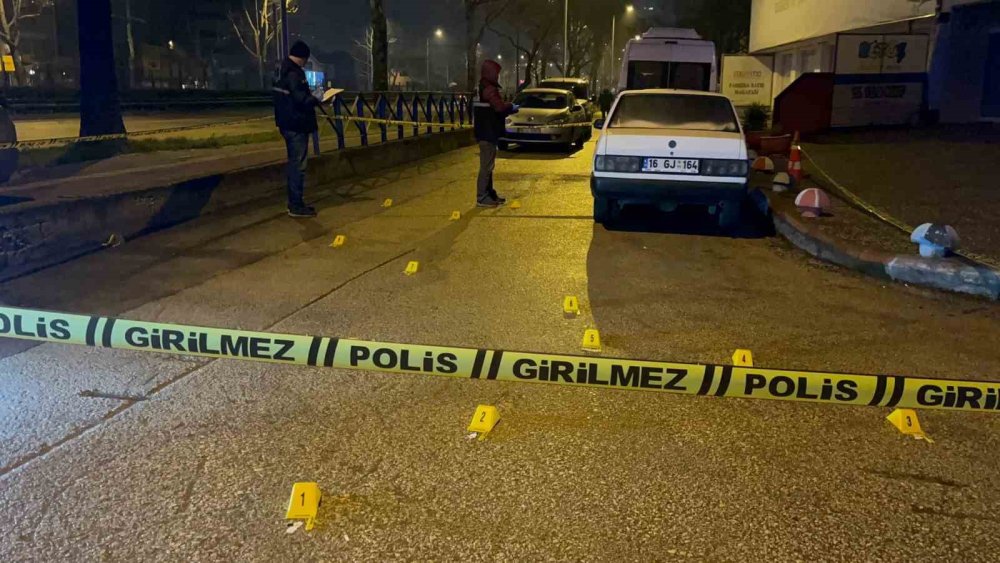 Kasklı Motosikletli, 3 Kişiye 11 El Ateş Açarak Kayıplara Karıştı: 2’si Ağır, 3 Yaralı
