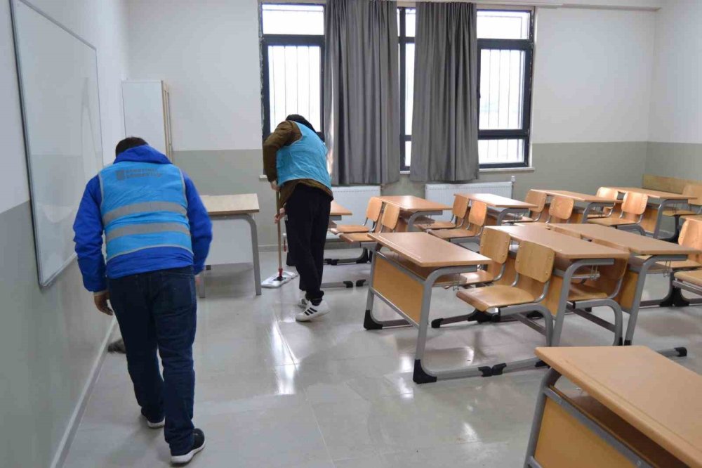 Mahkeme Temizliğe Hükmetti, Cezalarını Okul Temizleyerek Dolduracaklar