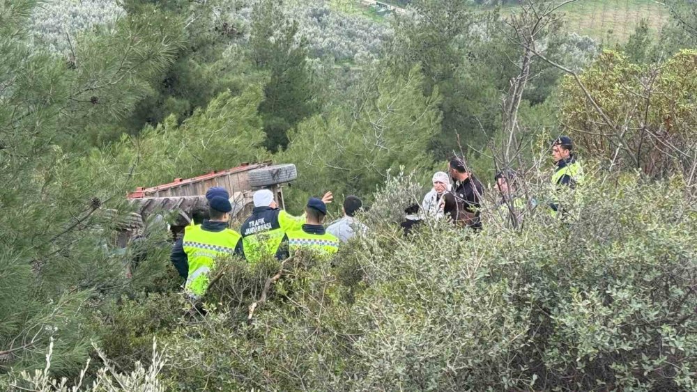 Traktör Şarampole Yuvarlandı: 1 Ölü, 1 Yaralı