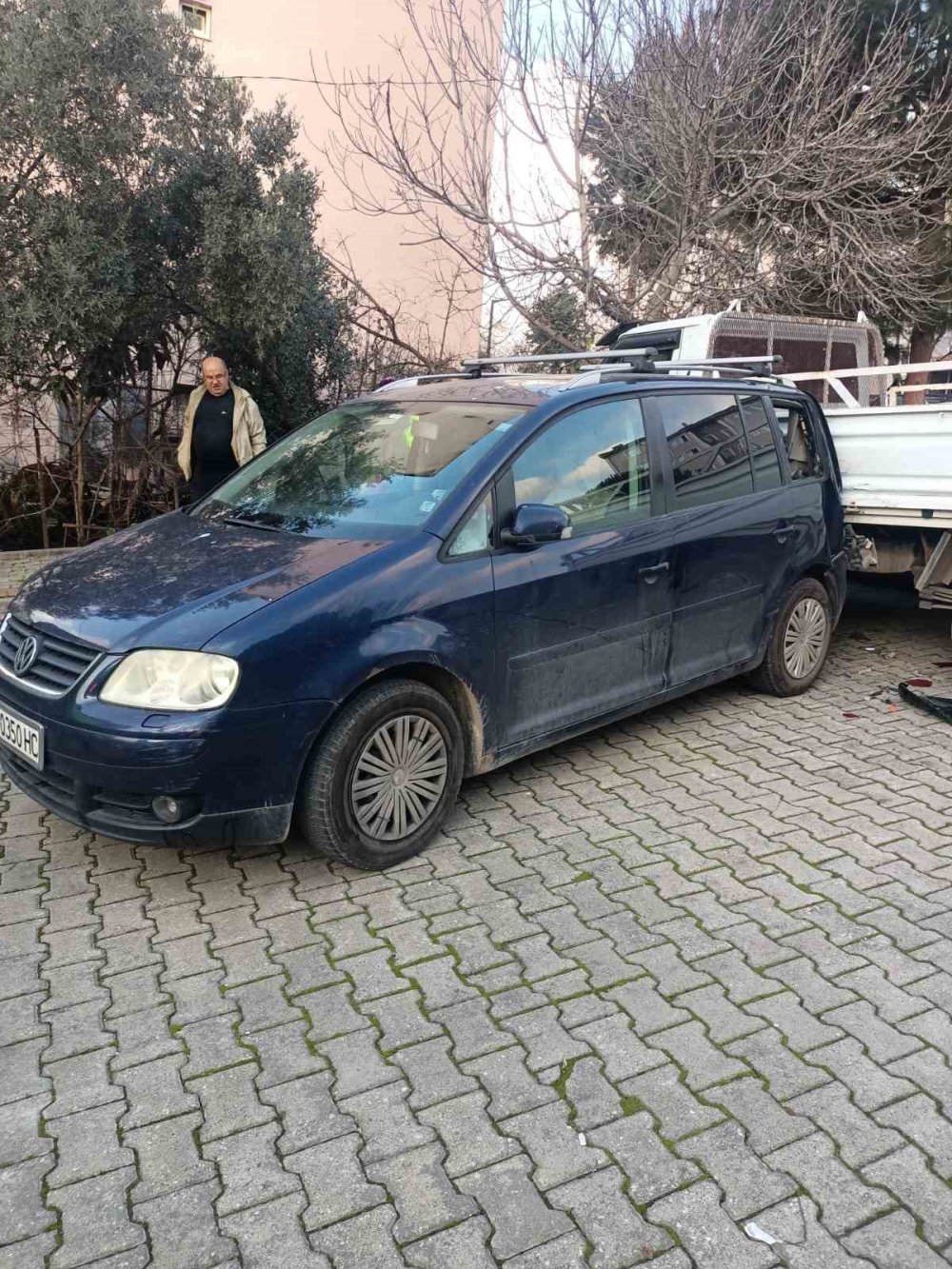 Direksiyonda Kalp Krizi Geçirdi, Park Halindeki Araçlara Çarptı