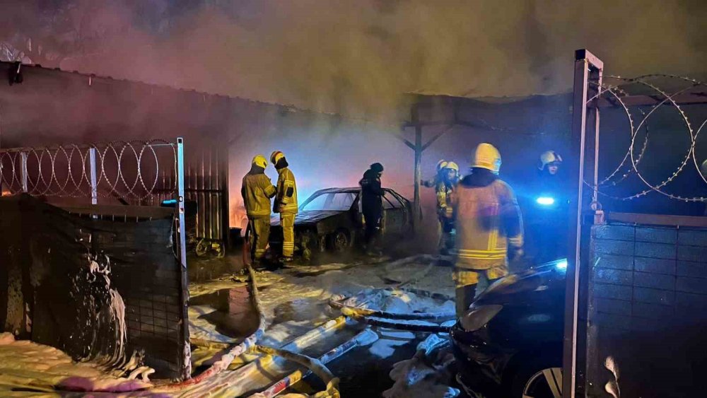 Alevlere Teslim Olan Oto Galeride 10 Araç Küle Döndü