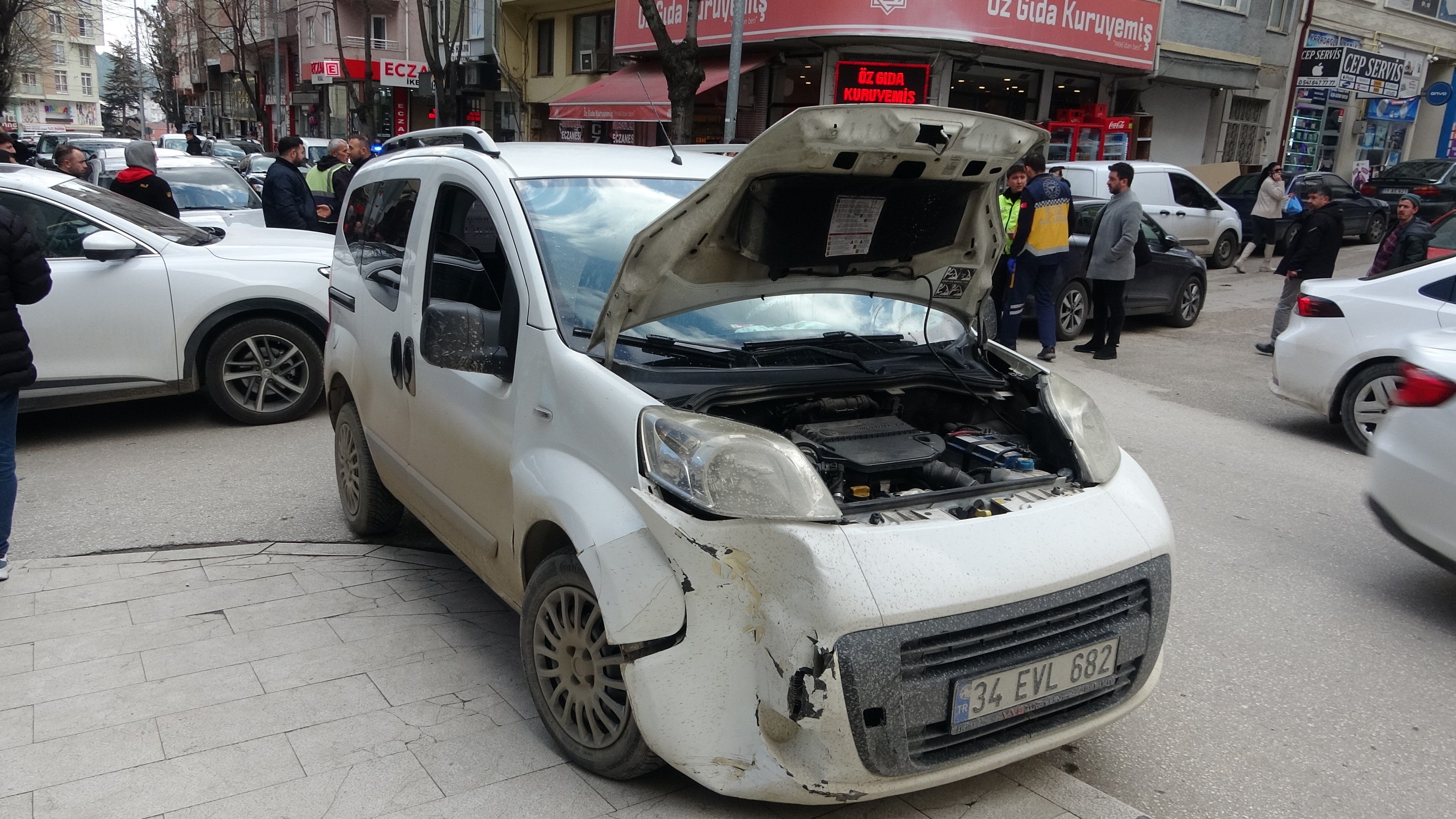 arsida-trafik-kazasi-1-kisi-yaralandi-2.jpg