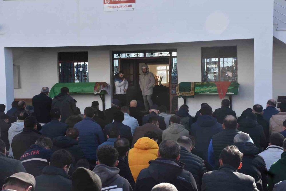 Feci Kazada Hayatını Kaybeden Anne Ve Kızına Son Görev