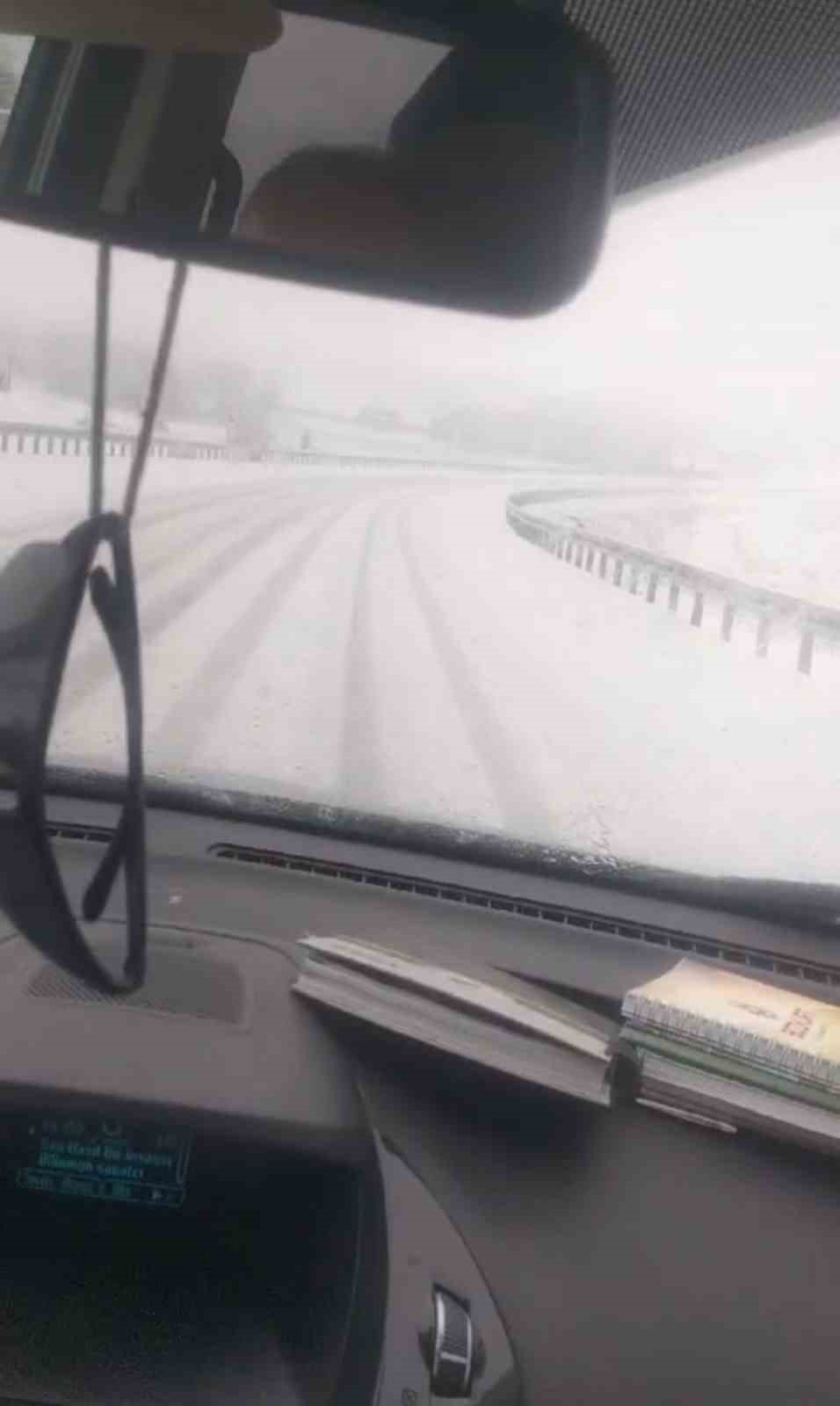 Kar Yağışı Sürücüleri Zaman Zaman Zor Durumda Bıraktı