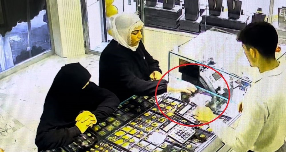 Önce Kuyumcuyu Sonra Gelen Müşteriyi Soydu