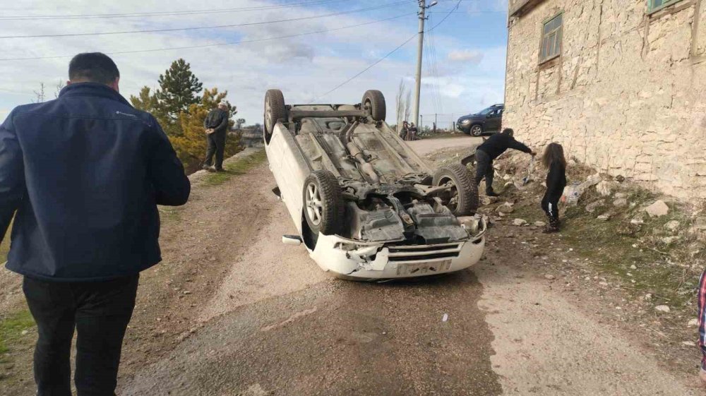 Otomobil Takla Attı: 2 Yaralı